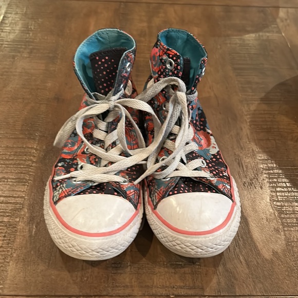 Girls size 2 converse - Picture 2 of 5